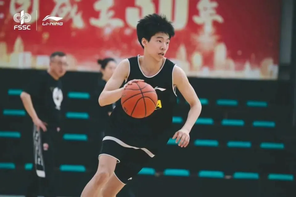如何通过技术分析改进大前锋的比赛策略?_0